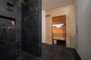 RUKU Sauna Galerie Kabinen mit Holzverkleidung