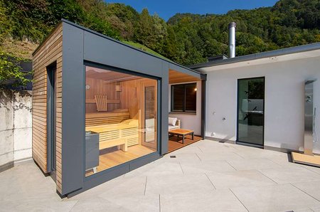 Außensauna mit HPL und Rhombus kombiniert