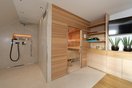 RUKU Sauna Galerie Kabinen mit Holzverkleidung